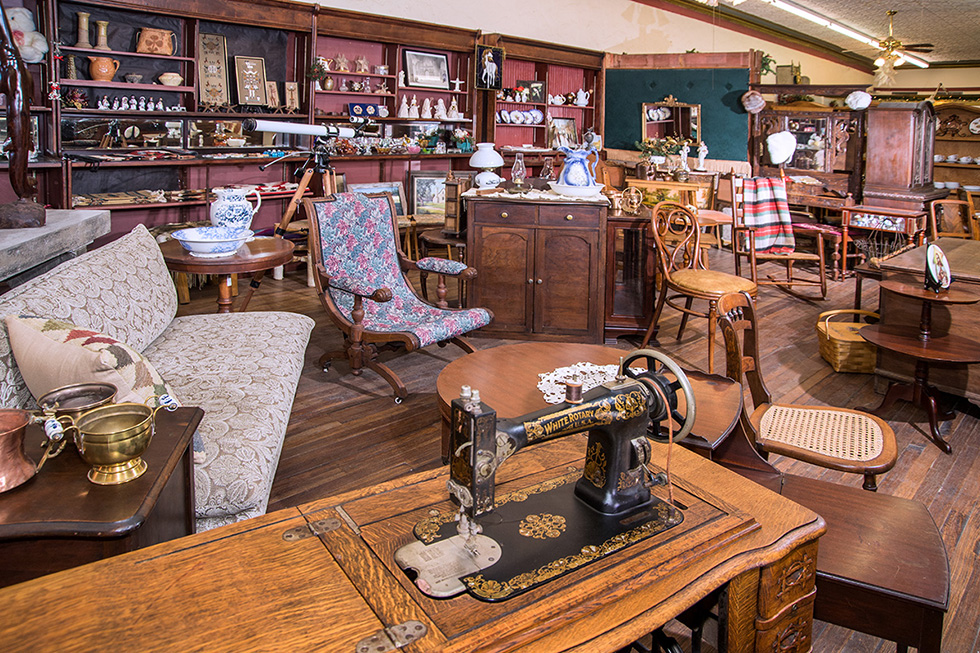 Interior view of Vintage Antiques and Snazzy Things.